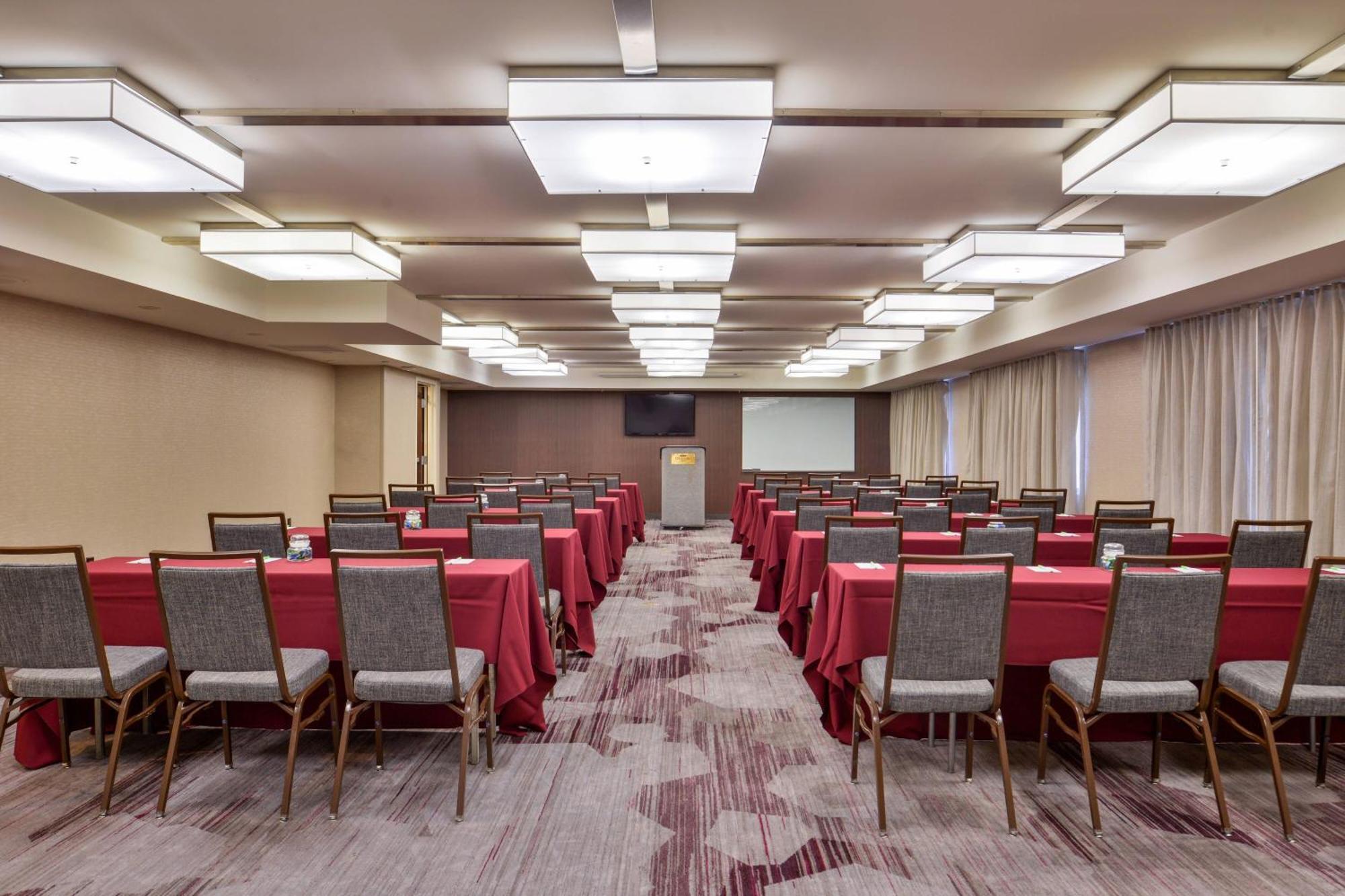 Courtyard By Marriott Hotel