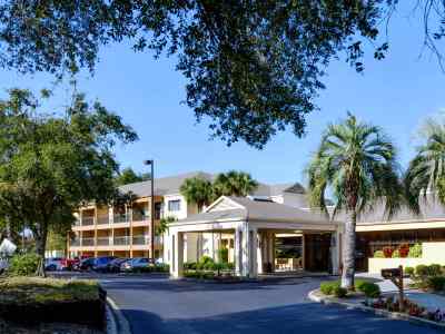 Courtyard By Marriott Hotel